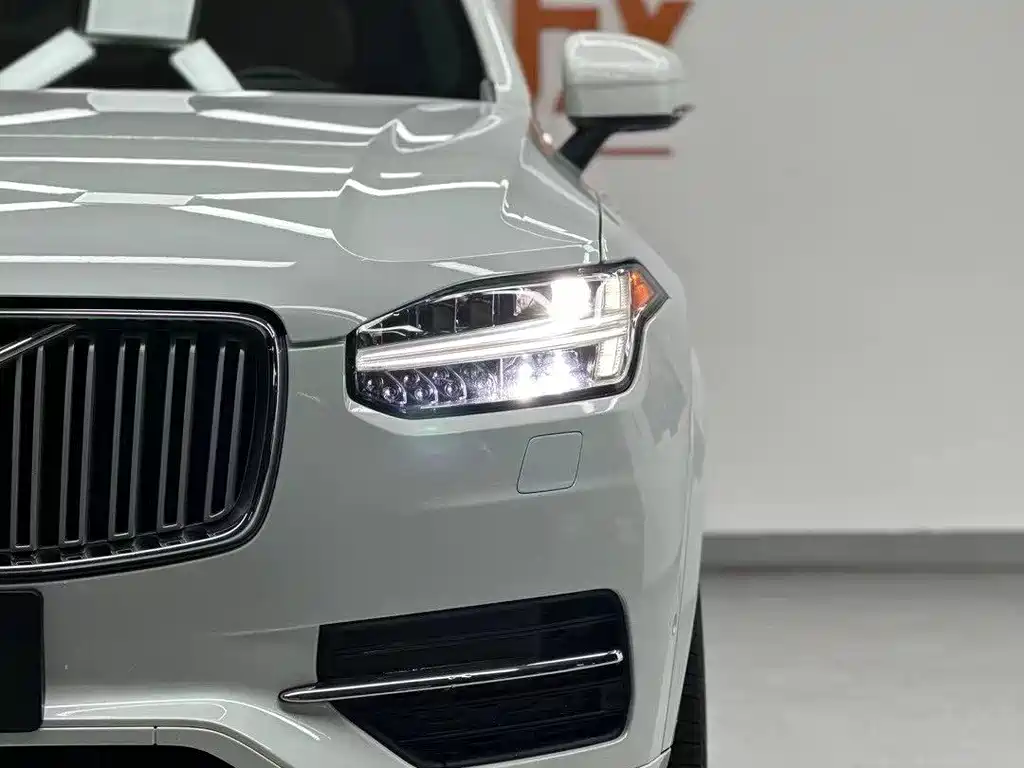 Volvo XC90 PHEV 2016 — фото 8