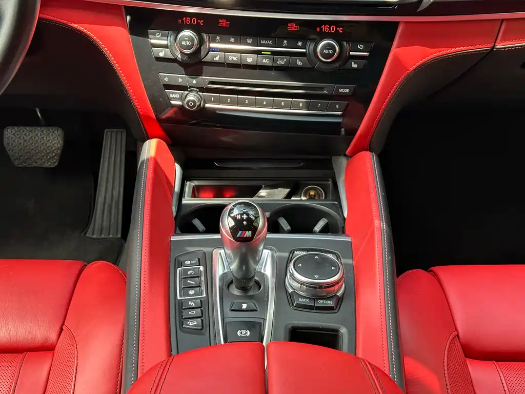 BMW X6 M 2017 — фото 19