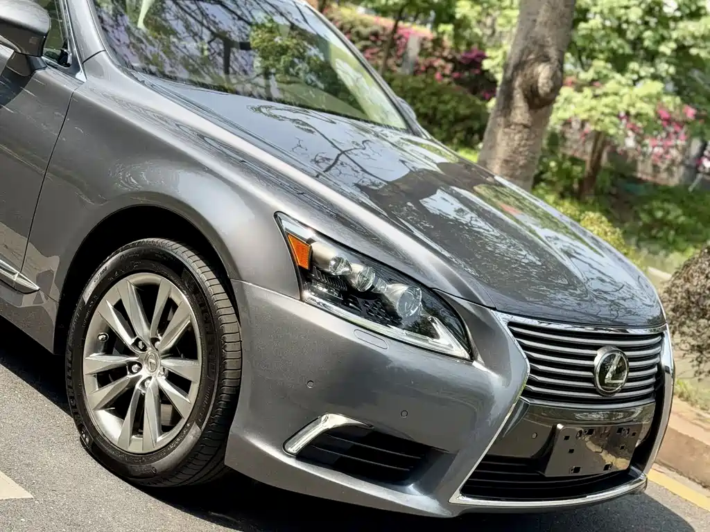 Lexus LS 2016 — фото 10