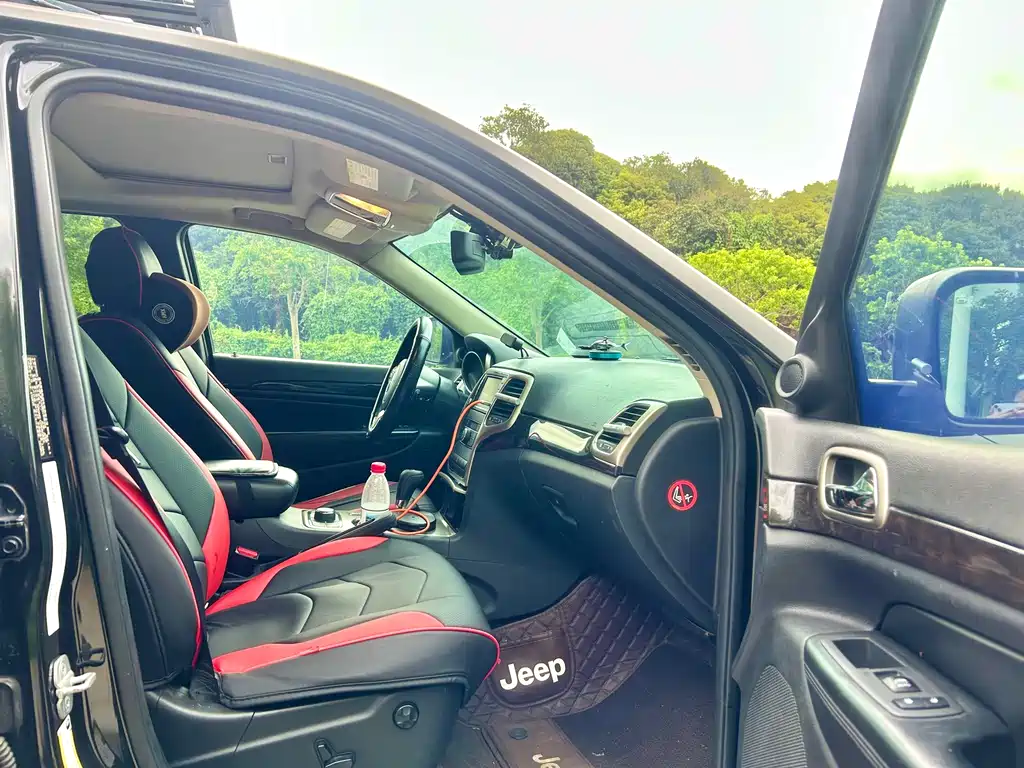 Jeep Grand Cherokee 2013 — фото 14