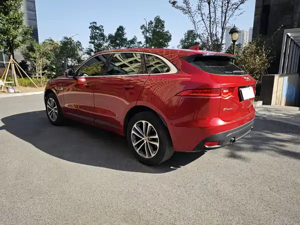 Jaguar F-PACE 2016