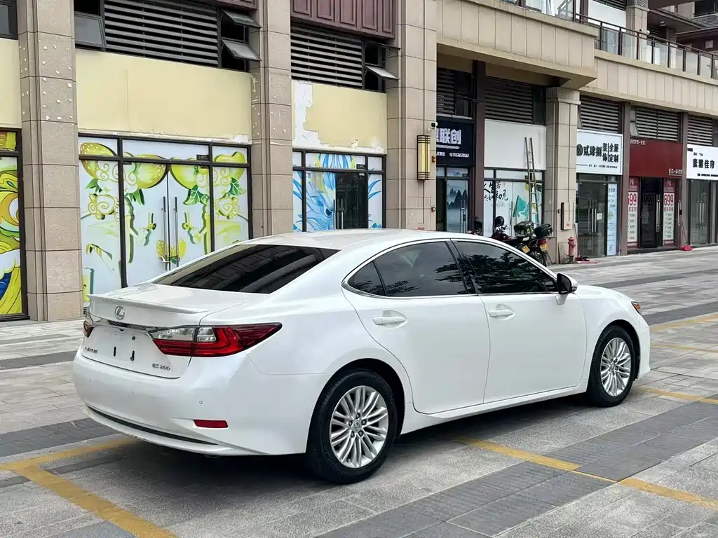 Lexus ES 2016 — фото 9