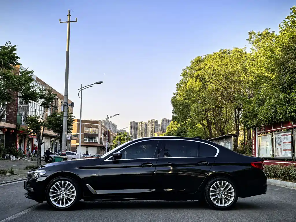 BMW 5 Series 2018 — фото 3
