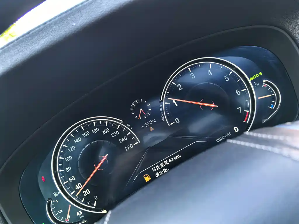 BMW 5 Series 2018 — фото 10