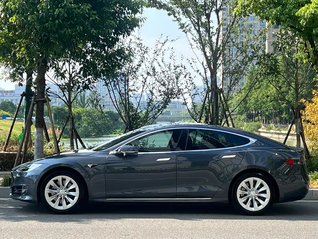 Tesla Model S 2019 — фото 3
