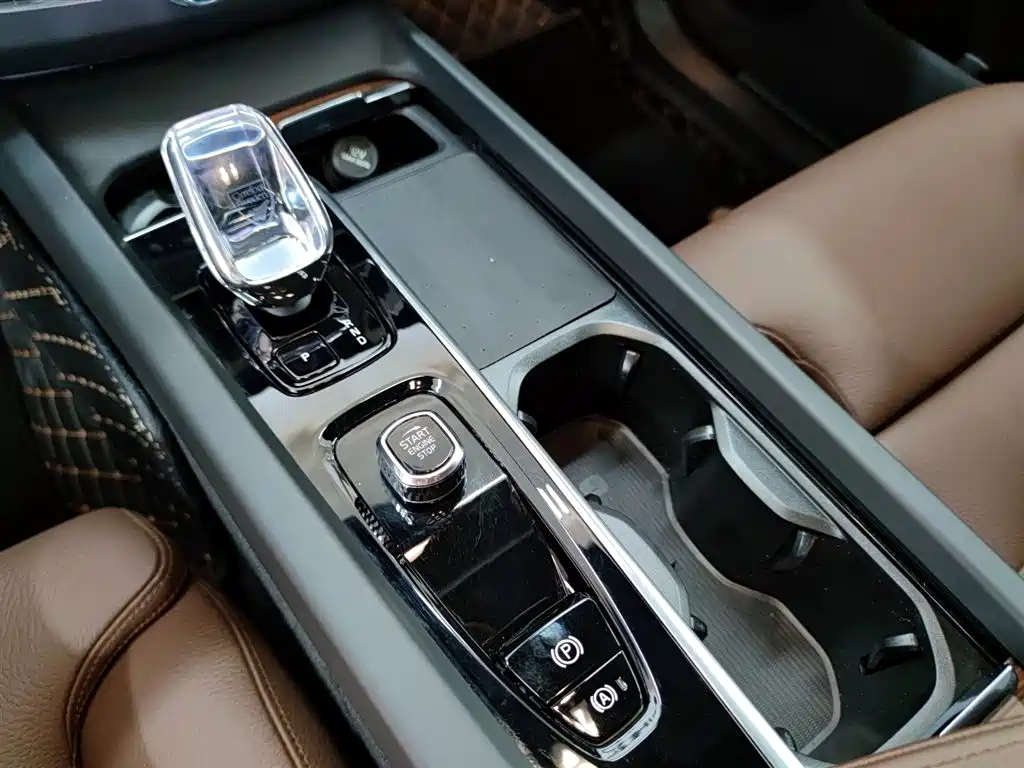 Volvo XC60 2024 — фото 14