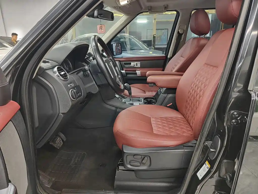 Land Rover Discovery 2010 — фото 20