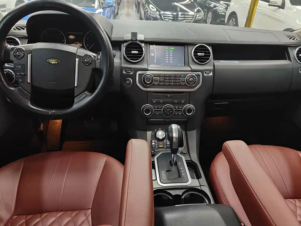 Land Rover Discovery 2010 — фото 14