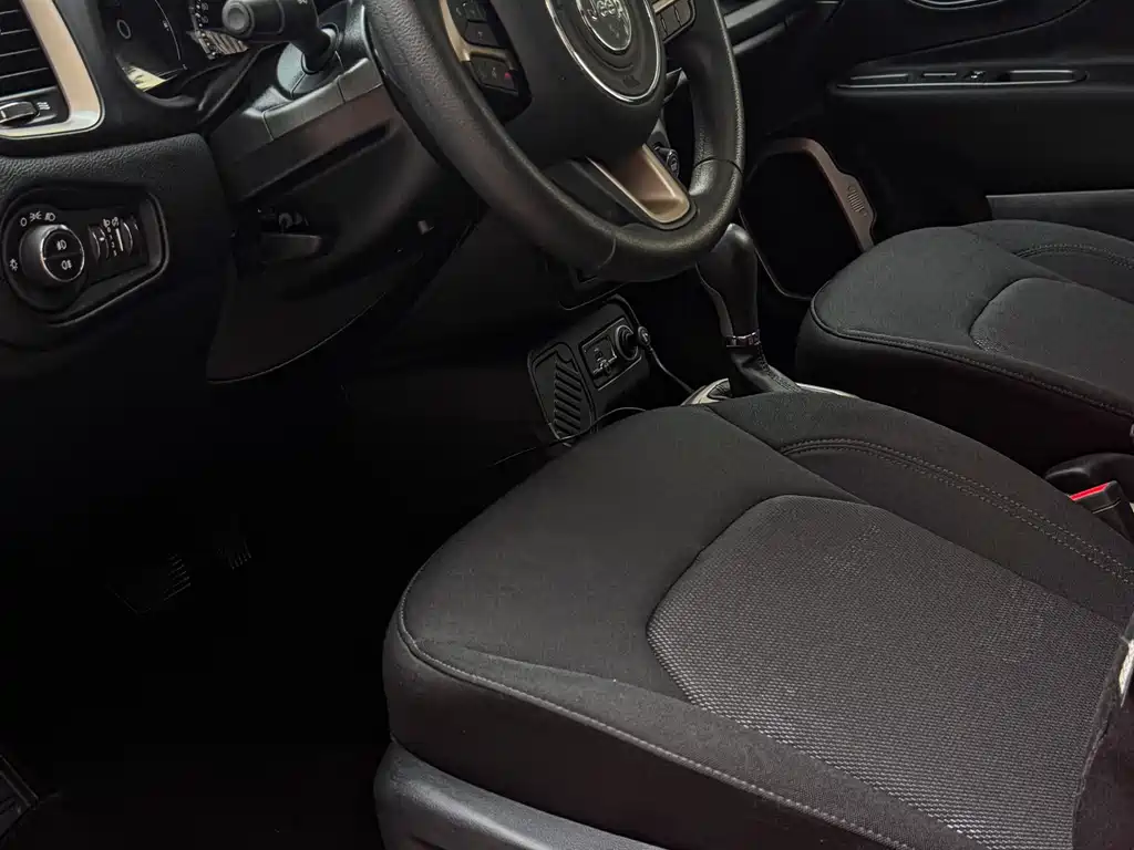 Jeep Renegade 2019 — фото 14