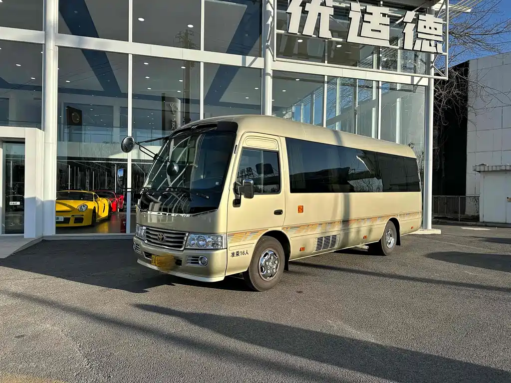 Toyota Coaster 2018 — фото 1
