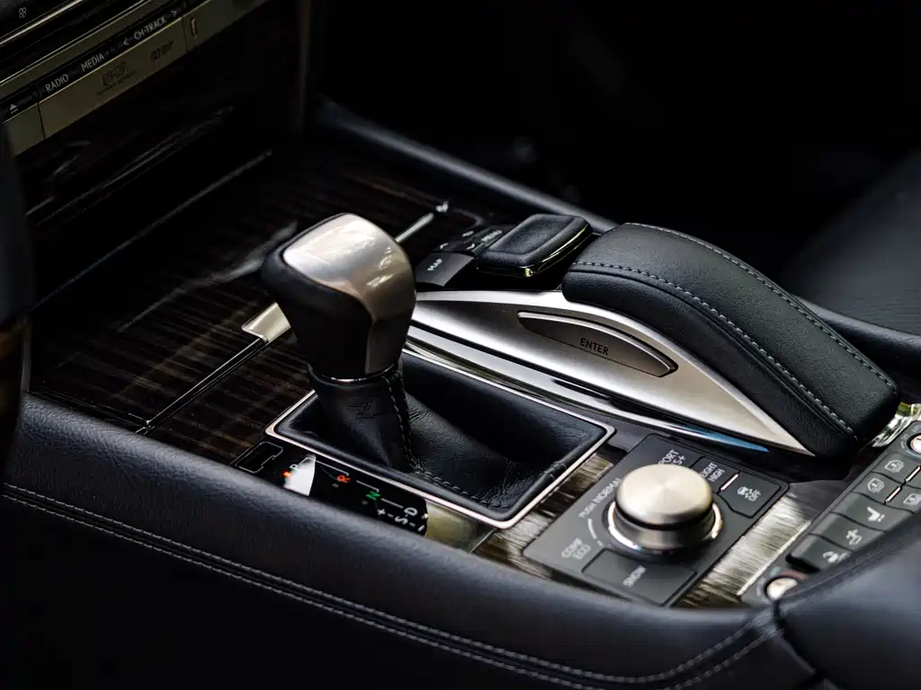 Lexus LS 2016 — фото 14
