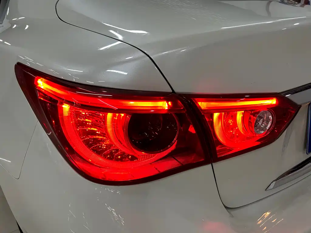 Infiniti Q50L 2016 — фото 16