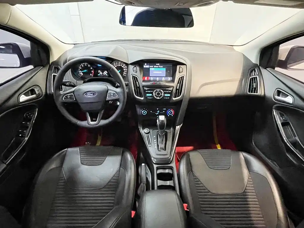 Ford Focus 2019 — фото 18