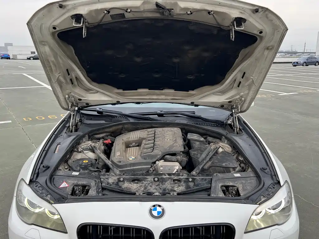 BMW 5 Series 2012 — фото 30