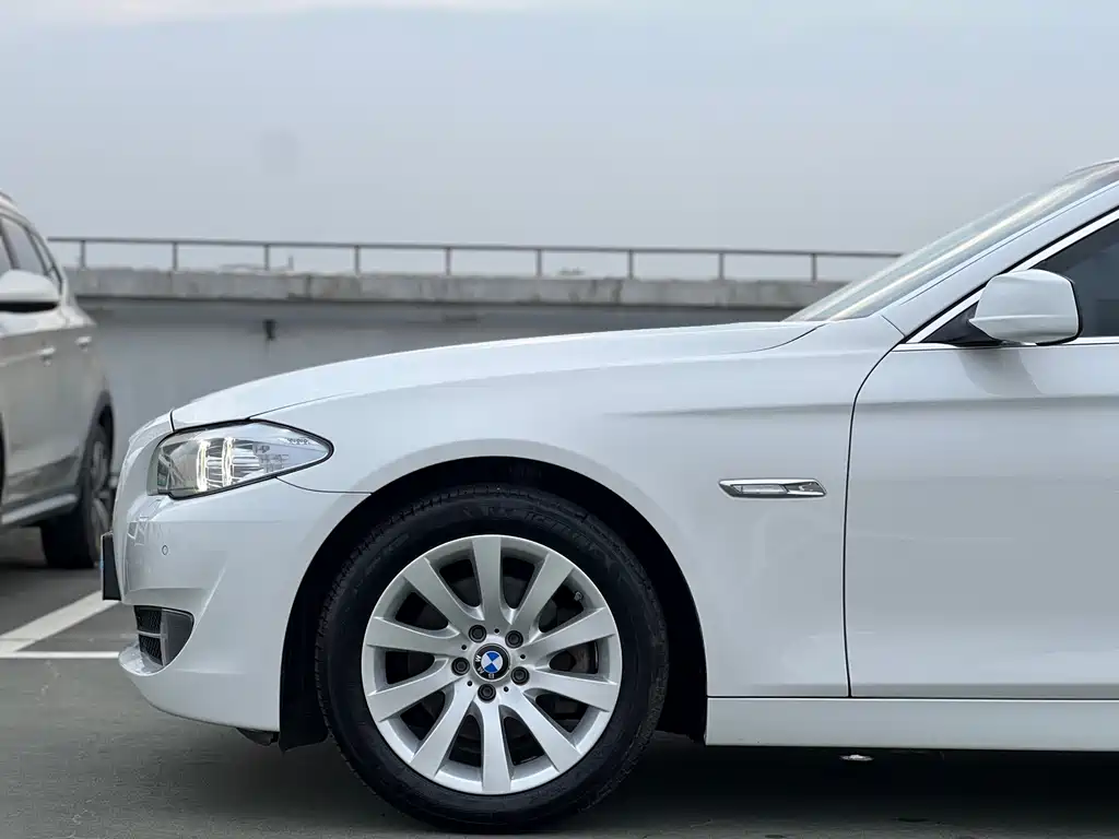 BMW 5 Series 2012 — фото 16