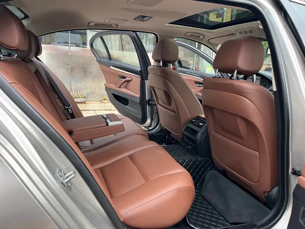 BMW 5 Series 2016 — фото 15
