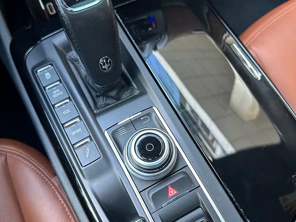 Maserati Levante 2020 — фото 17