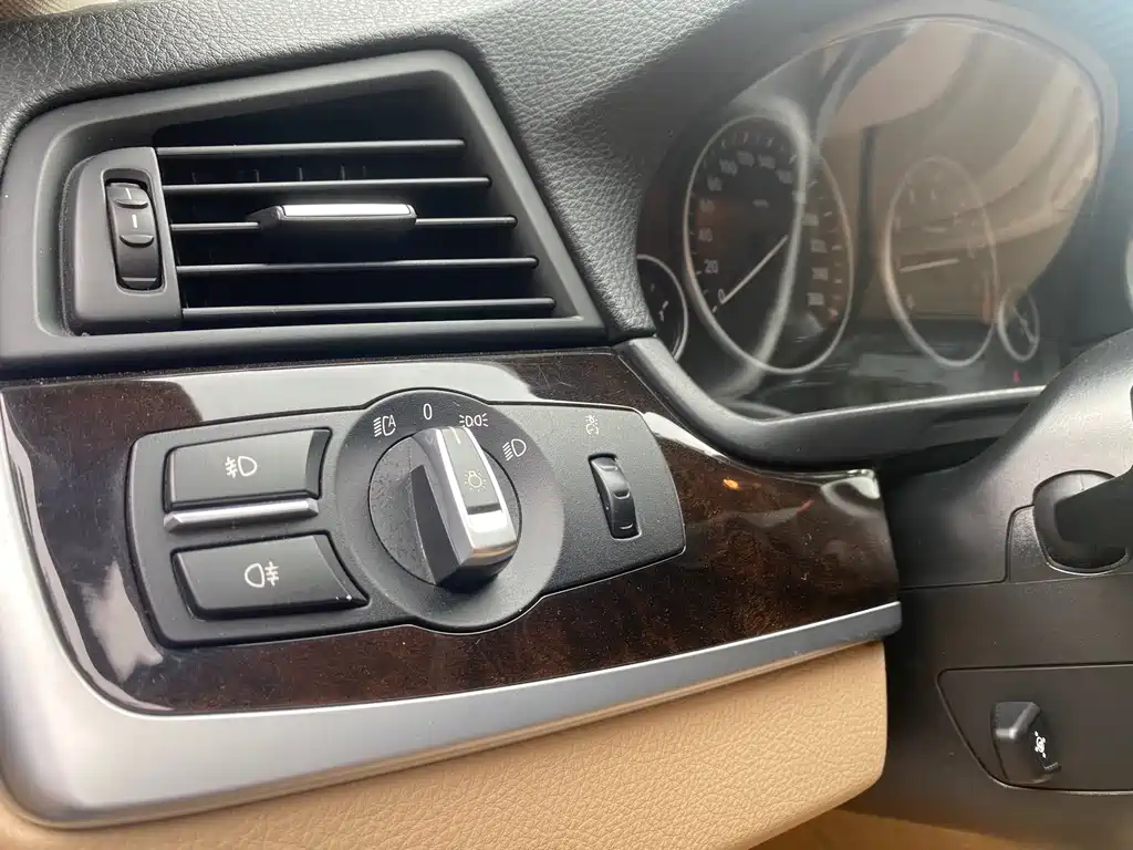 BMW 5 Series 2013 — фото 19