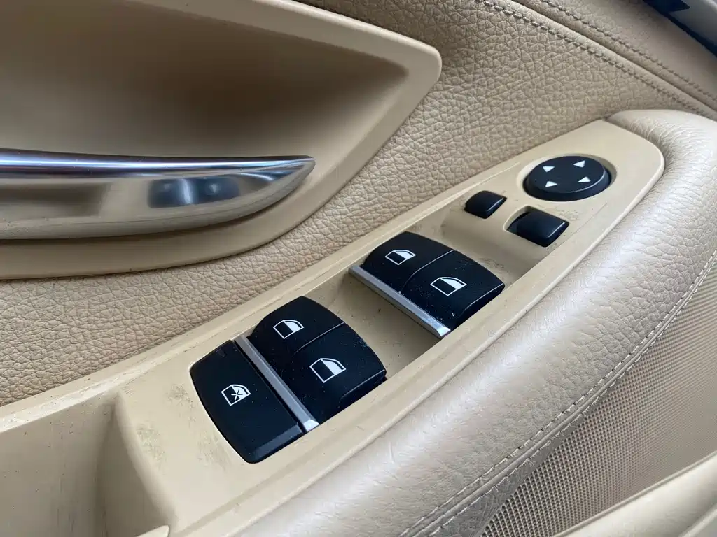 BMW 5 Series 2013 — фото 20