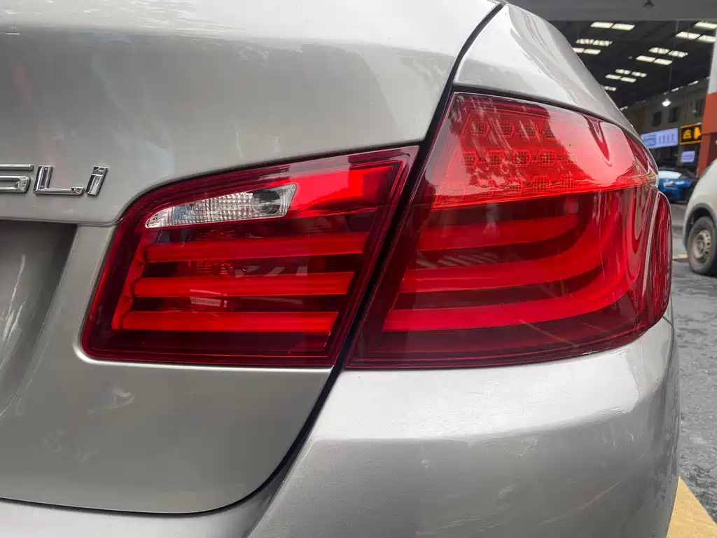 BMW 5 Series 2013 — фото 26