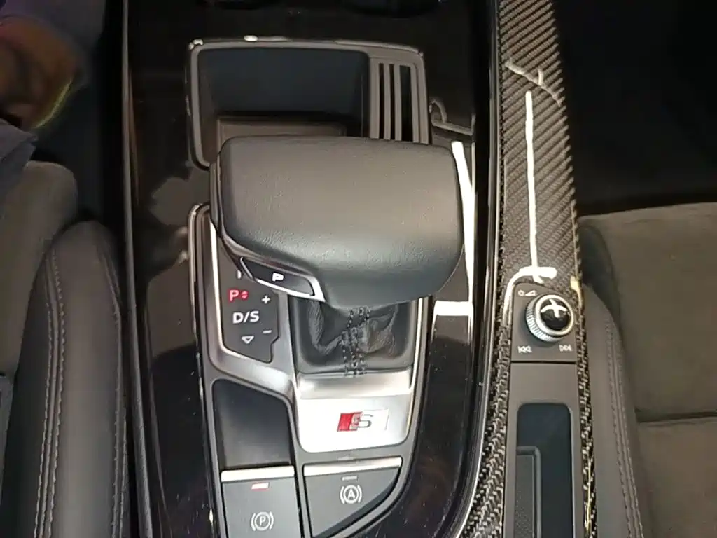 Audi A4L 2022 — фото 14