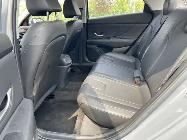 Hyundai Elantra 2022
