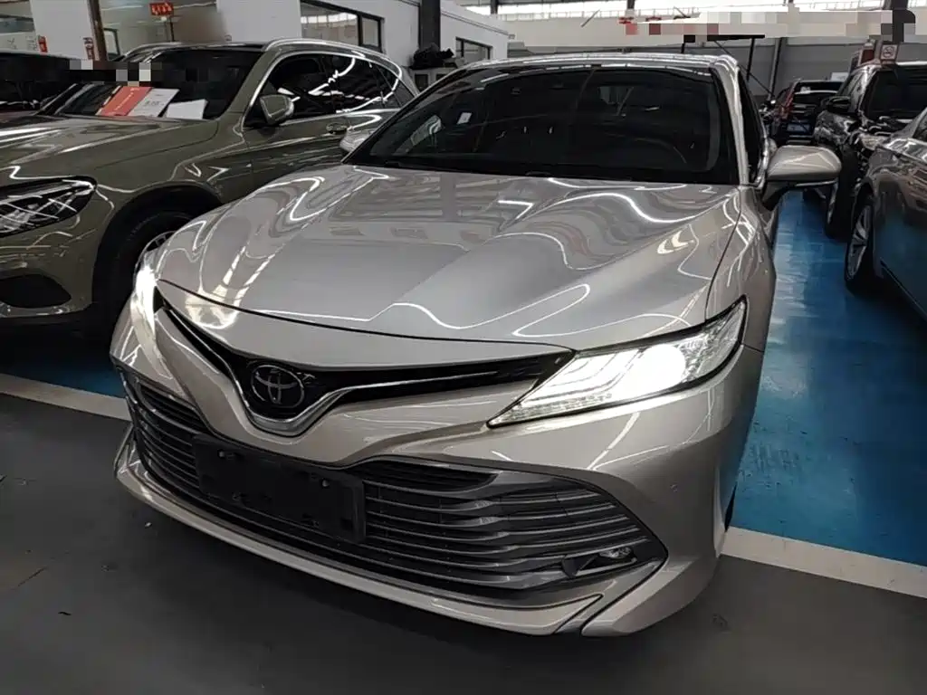 Toyota Camry 2018 — фото 2