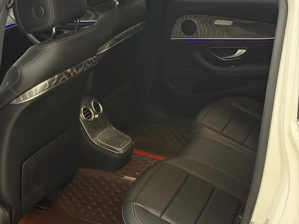 Mercedes-Benz E-Class 2020 — фото 15