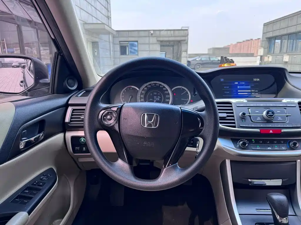 Honda Accord 2015 — фото 8
