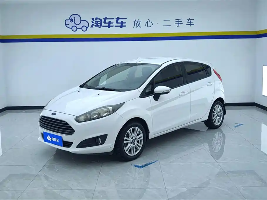 Ford Fiesta 2015 — фото 1