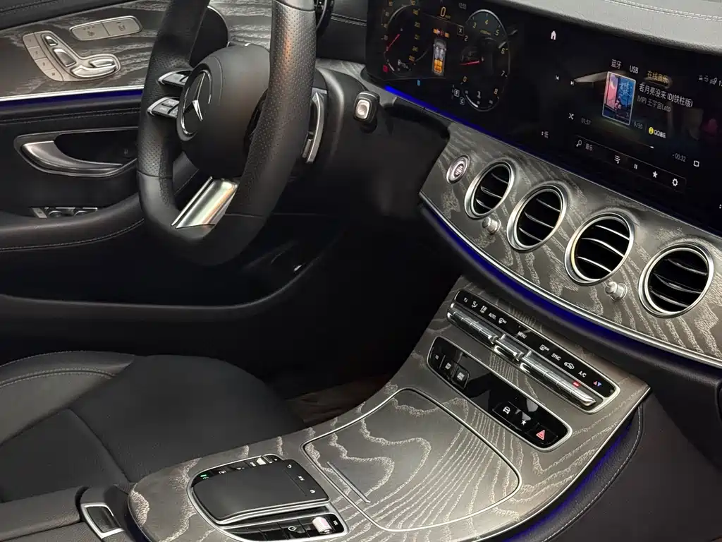 Mercedes-Benz E-Class 2020 — фото 19