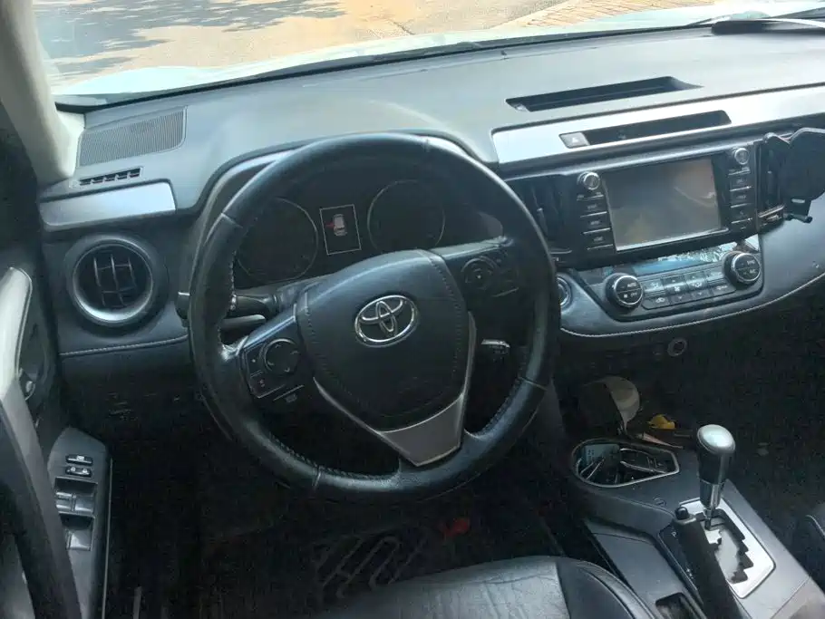 Toyota RAV4 2017 — фото 15