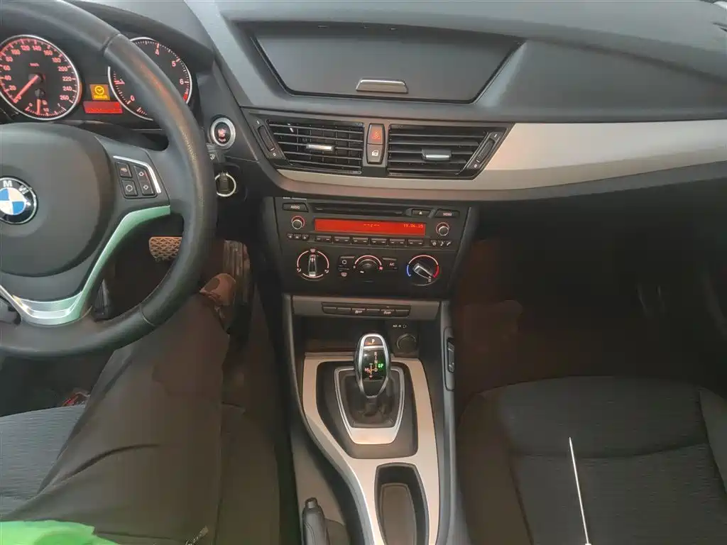 BMW X1 2014 — фото 12