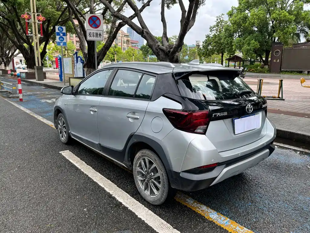 Toyota Yaris L 2021 — фото 8