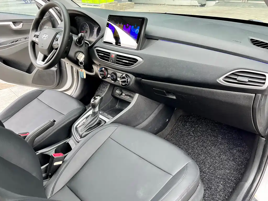 Hyundai Elantra 2017 — фото 11