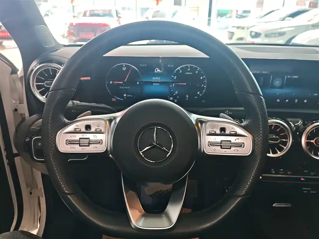 Mercedes-Benz A-Class 2022 — фото 7