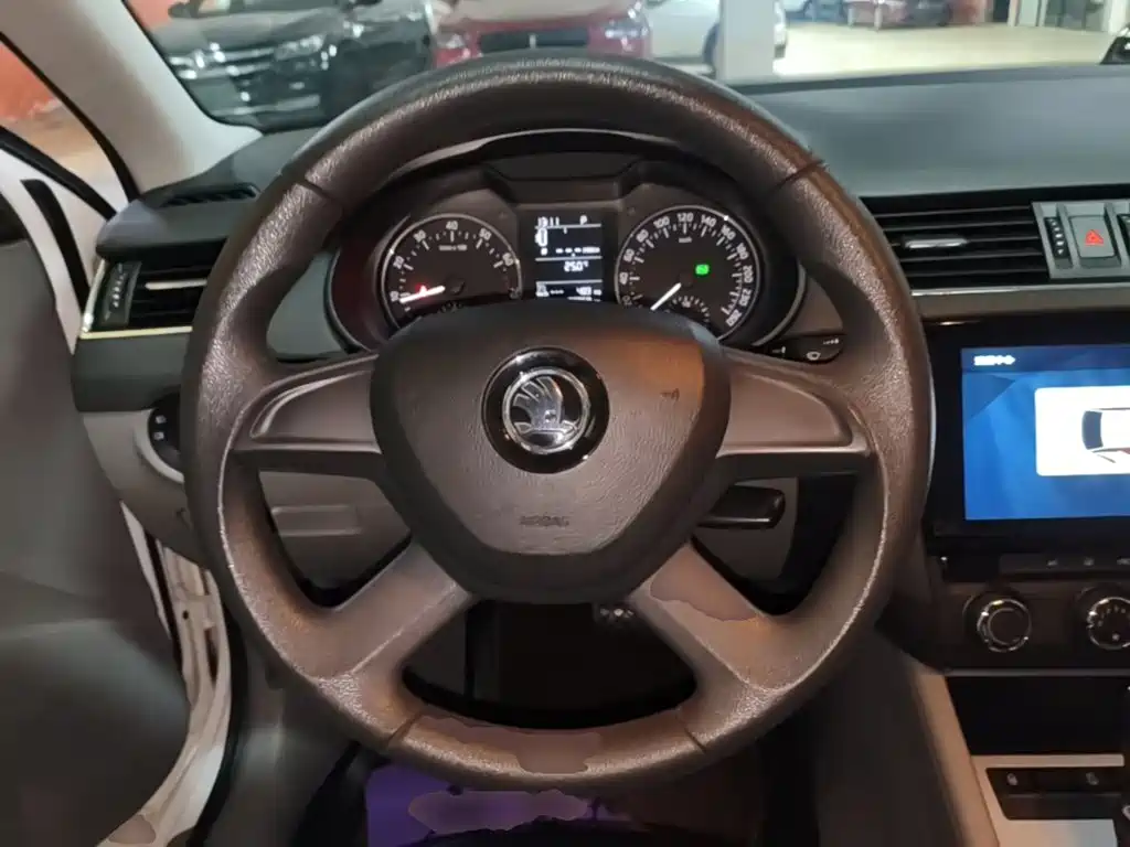 Skoda Octavia 2015 — фото 11