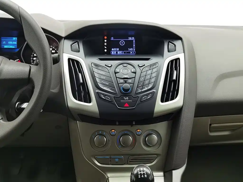Ford Focus 2014 — фото 12