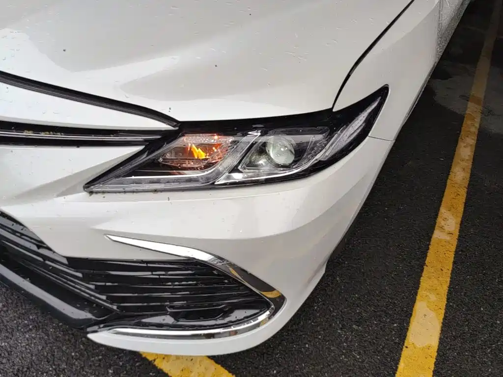 Toyota Camry 2022 — фото 24