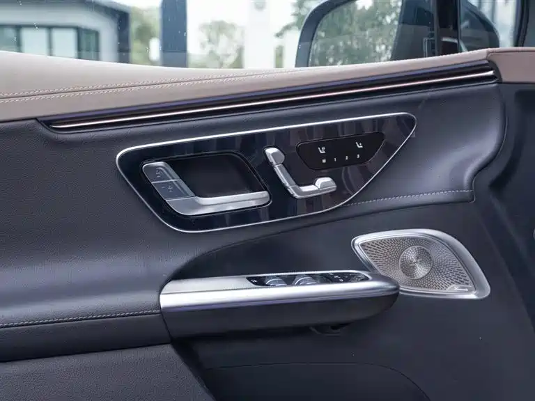 Mercedes-Benz EQE SUV 2025 — фото 10