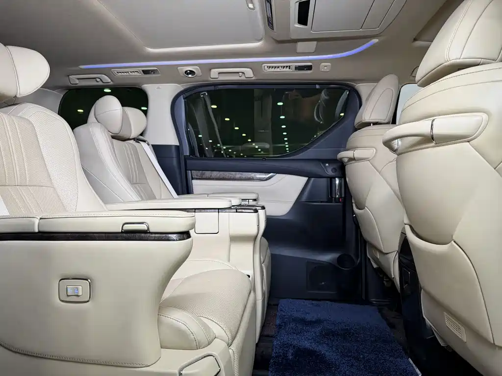 Toyota Vellfire 2022 — фото 9
