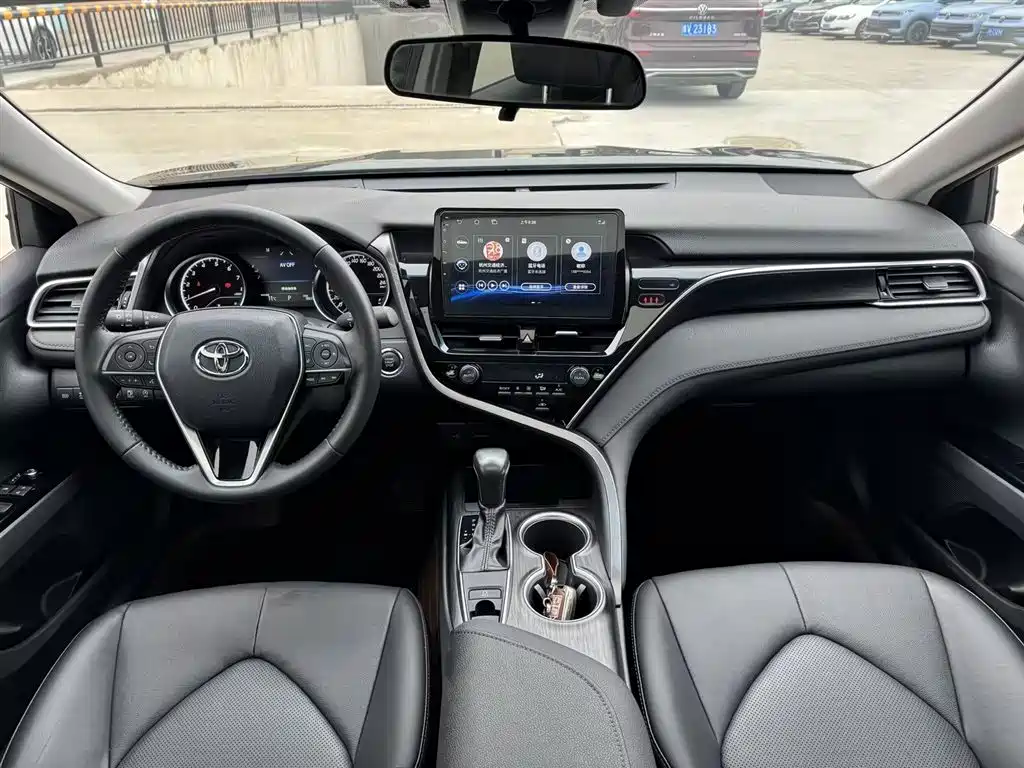 Toyota Camry 2022 — фото 9