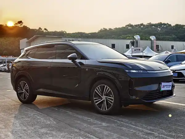 Lynk & Co 08 EM-P 2024