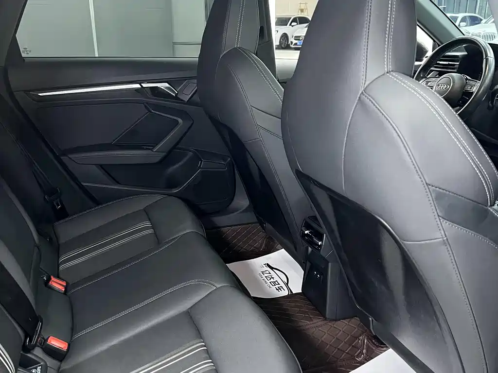 Audi A3 2023 — фото 17