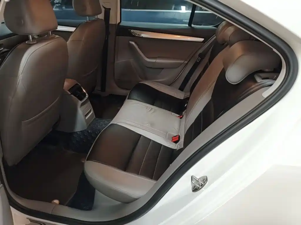 Skoda Octavia 2015 — фото 17