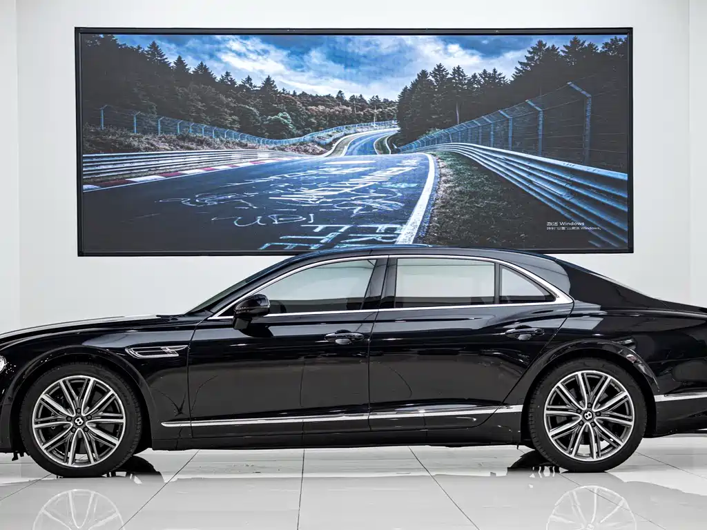 Bentley Flying Spur 2023 — фото 3