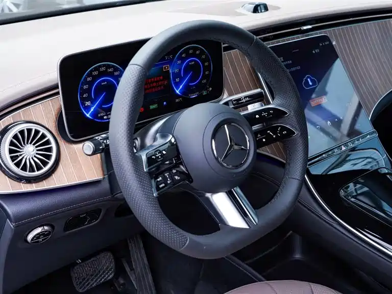 Mercedes-Benz EQE SUV 2025 — фото 12