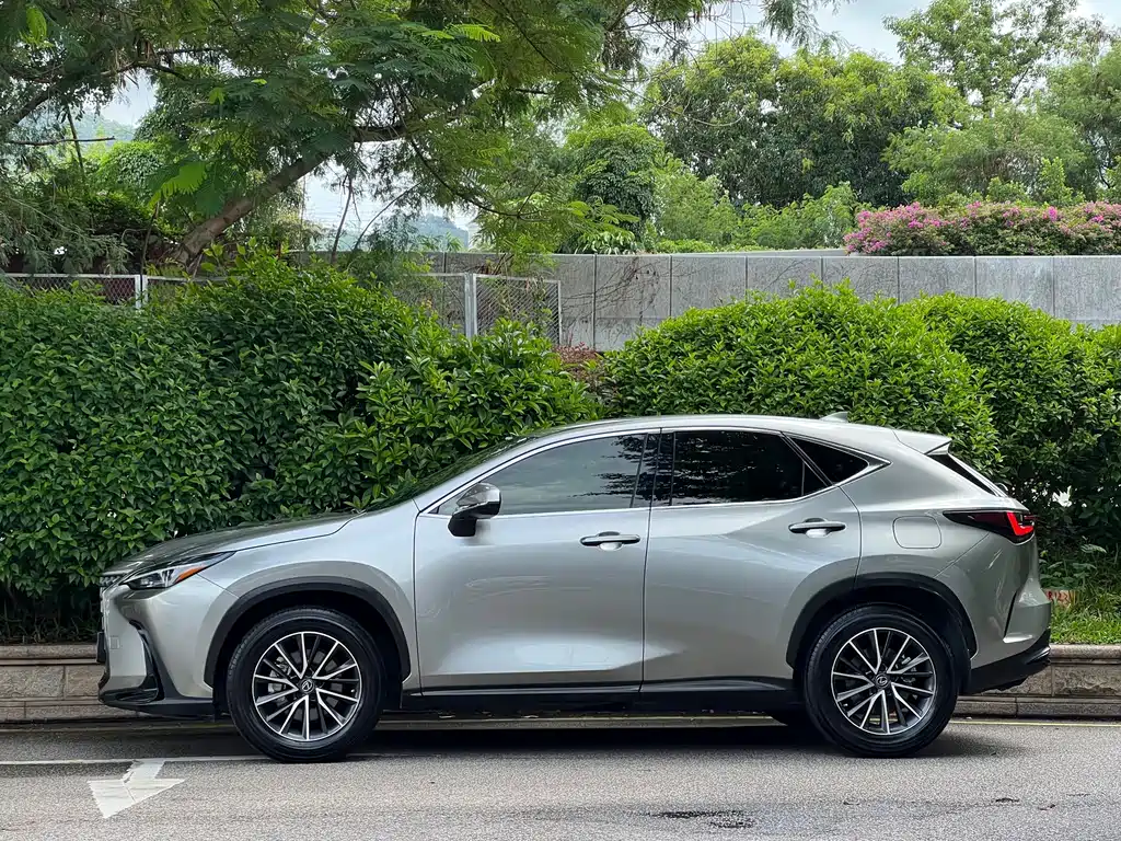 Lexus NX 2022 — фото 16
