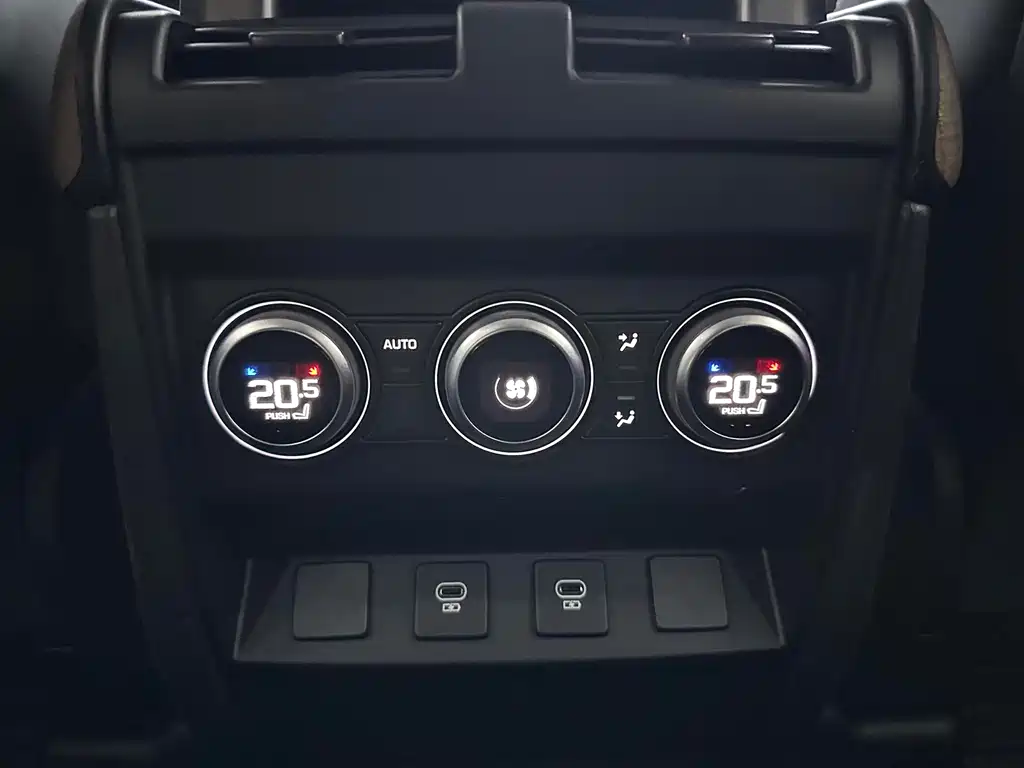 Land Rover Defender 2022 — фото 14
