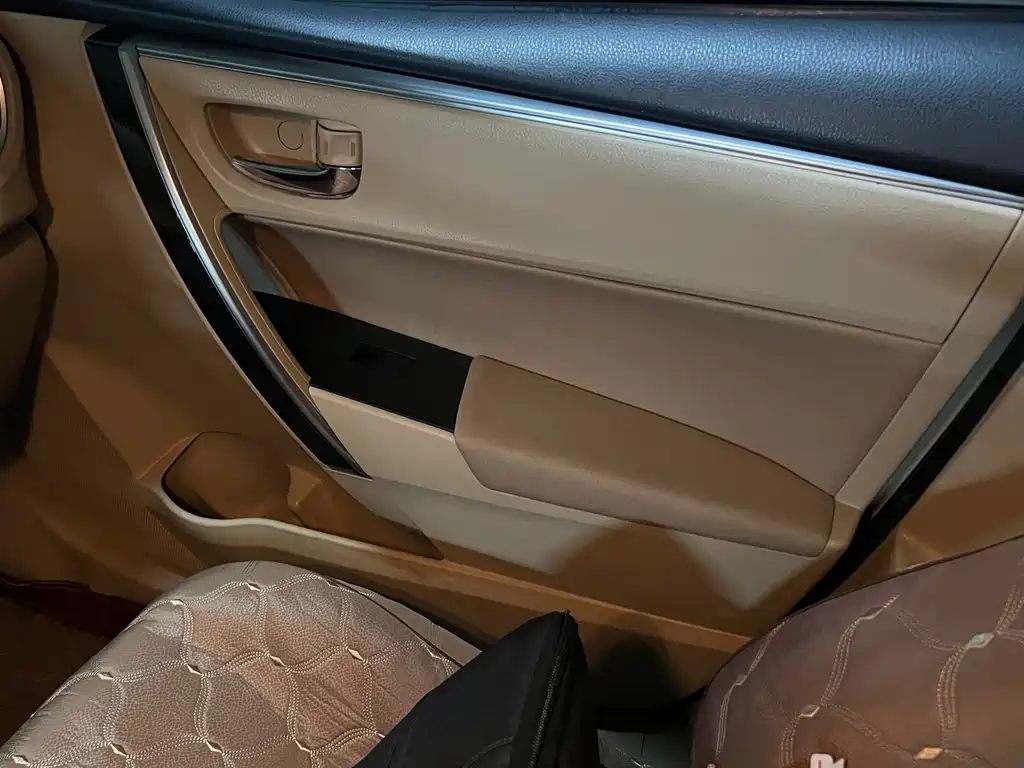 Toyota Corolla 2015 — фото 38